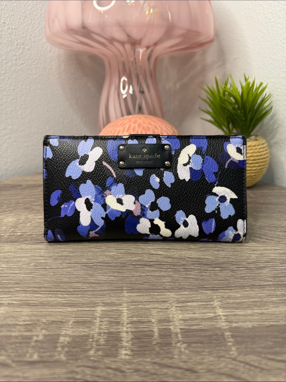 Kate Spade Black Cedar Street Floral Stacy Bifold Wallet Blue & White